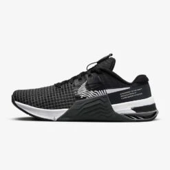 Nike Women's Metcon 8 Training Shoe - Black/White- Regular (B) 15 Nike Women's Metcon 8 Training Shoe - Black/White- Regular (B) -Sports Shoe Store metcon 8 womens training shoes Hzmjkl